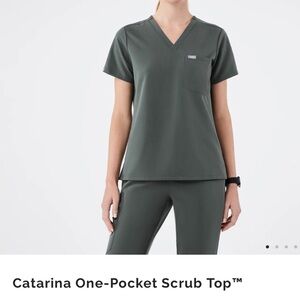 Figs Catarina one pocket bonsai scrub top. Size M
